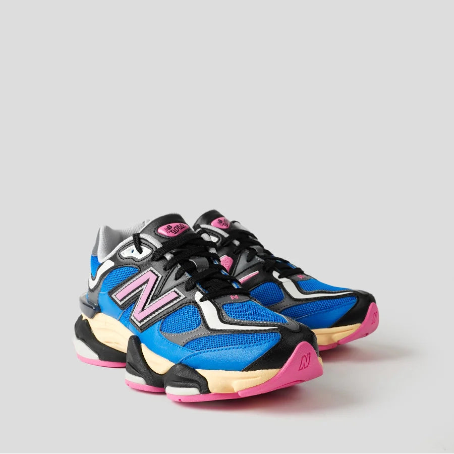 Tênis Azul com Rosa New Balance 9060 Blue Oasis Real Pink Par Visto de Frente