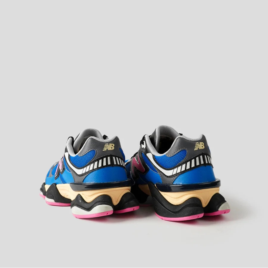 Tênis Azul com Rosa New Balance 9060 Blue Oasis Real Pink Parte Traseira