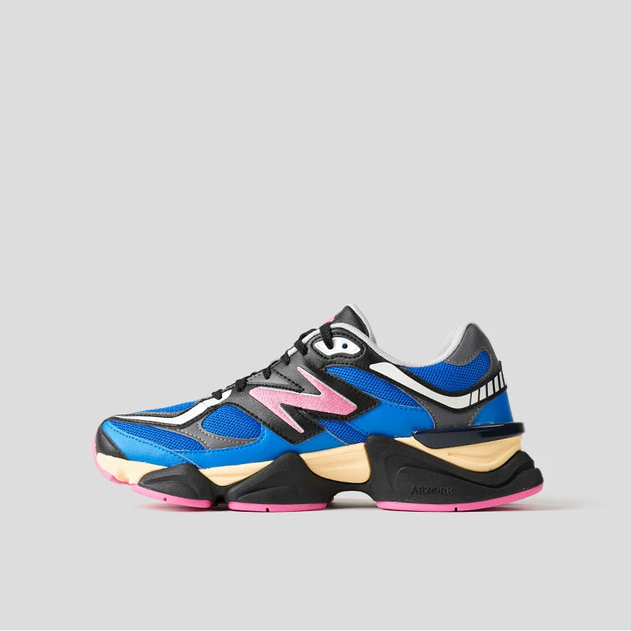 Tênis Azul com Rosa New Balance 9060 Blue Oasis Real Pink Parte Lateral Esquerda