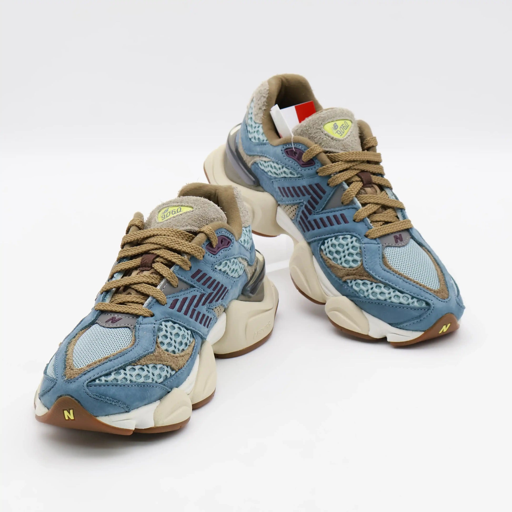 Tênis Azul Masculino New Balance 9060 Bodega Age of Discovery Par Visto de Frente