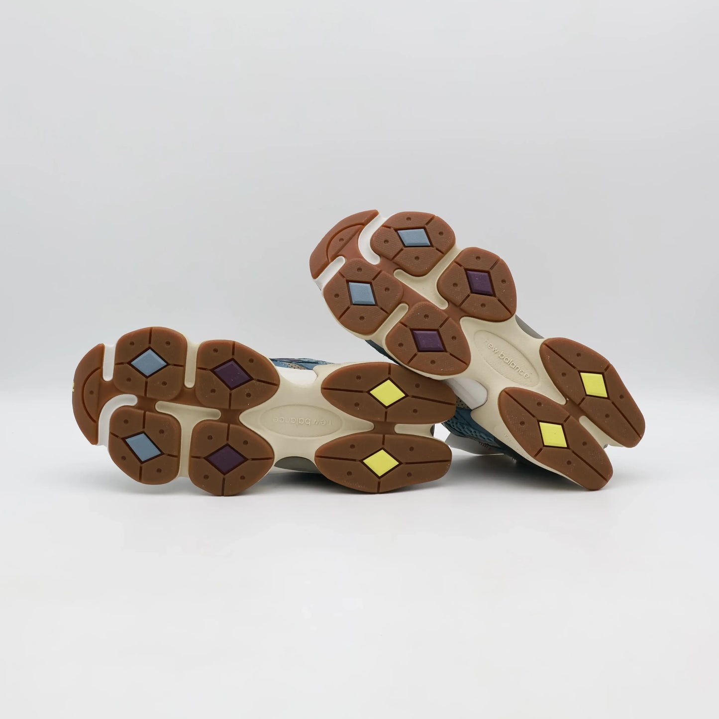 Tênis Azul Masculino New Balance 9060 Bodega Age of Discovery Parte do Solado Marrom