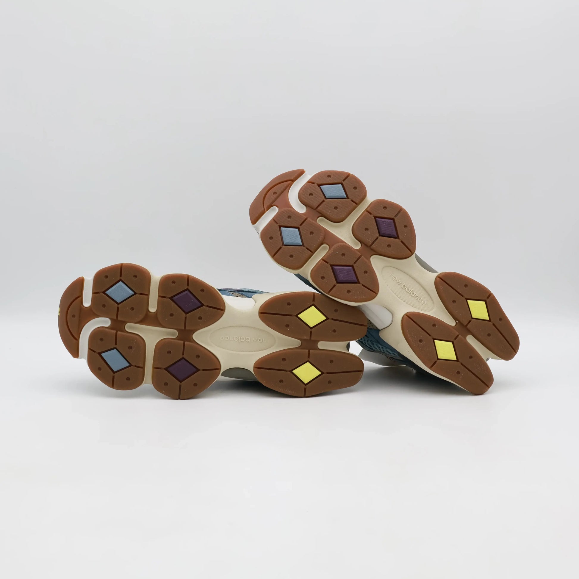 Tênis Azul Masculino New Balance 9060 Bodega Age of Discovery Parte do Solado Marrom