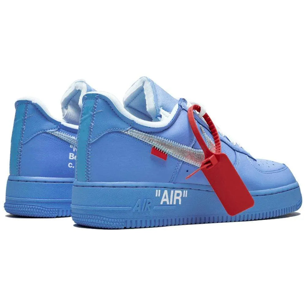 Tênis Azul Nike Air Force 1 Mca Blue Parte Traseira em Detalhes com Lacre Vermelho
