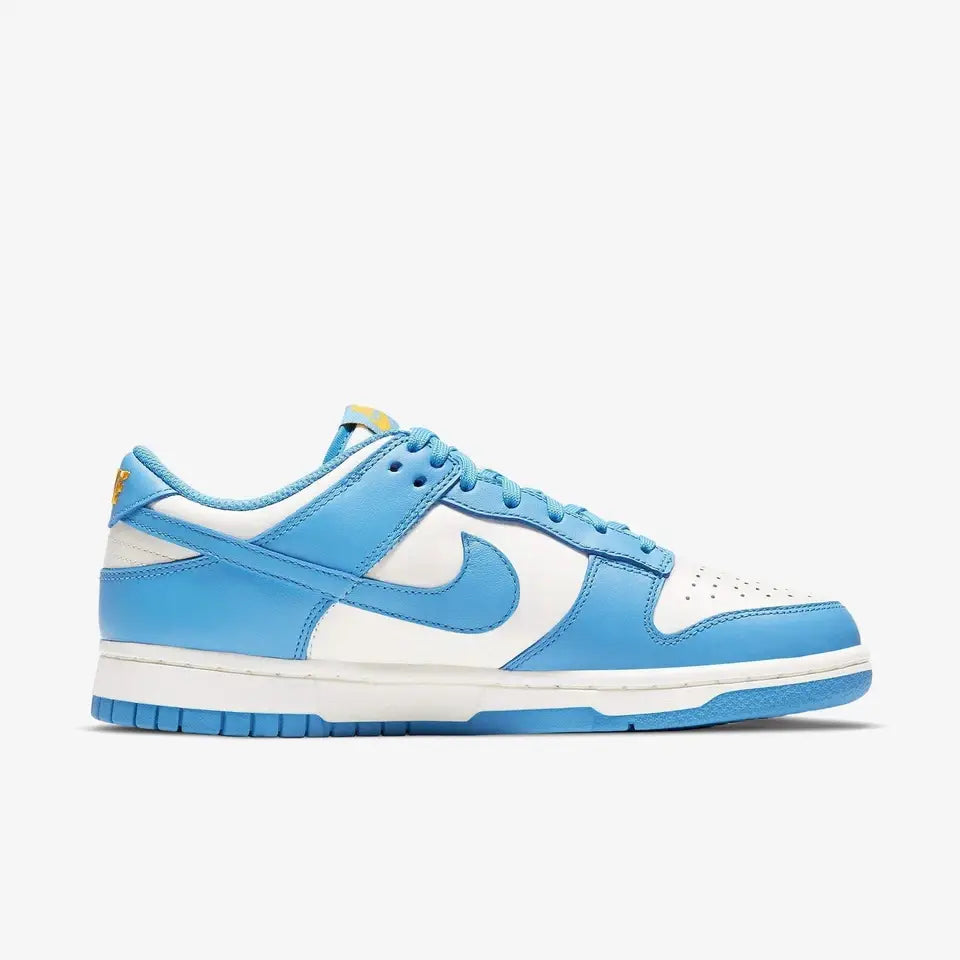Tenis Azul Nike Visto de Lado Externo