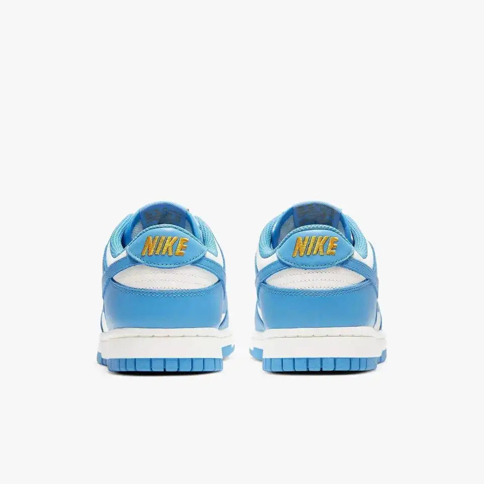 Tenis Azul Nike Visto de Lado Visto pela Traseira