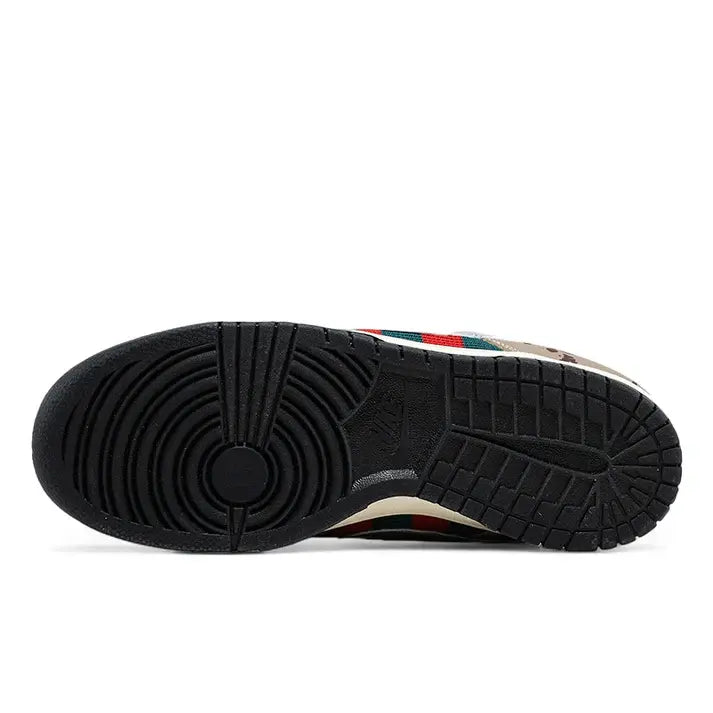 Tênis Bege Nike Dunk Low Freddy Krueger Vista do Solado