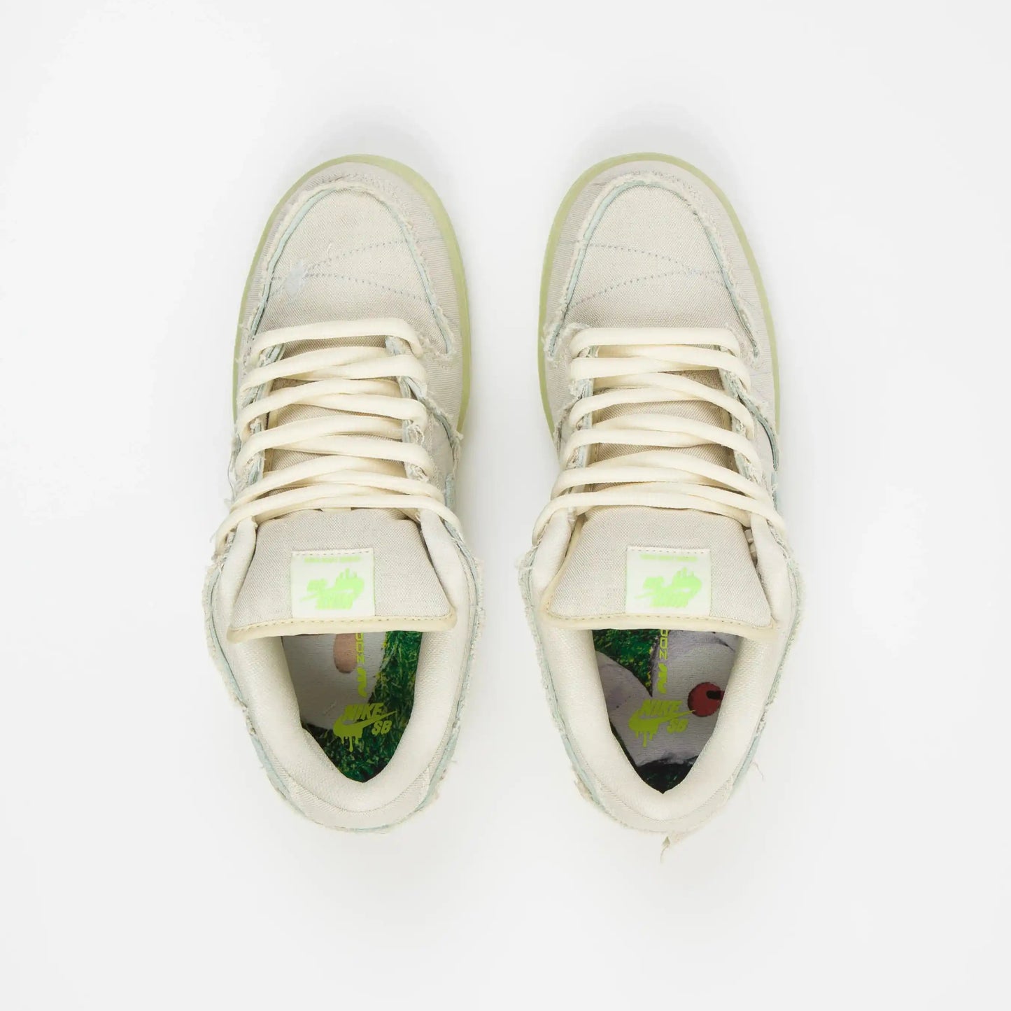 Tênis Bege Nike Dunk Low Mummy Visto Por Cima em detalhes