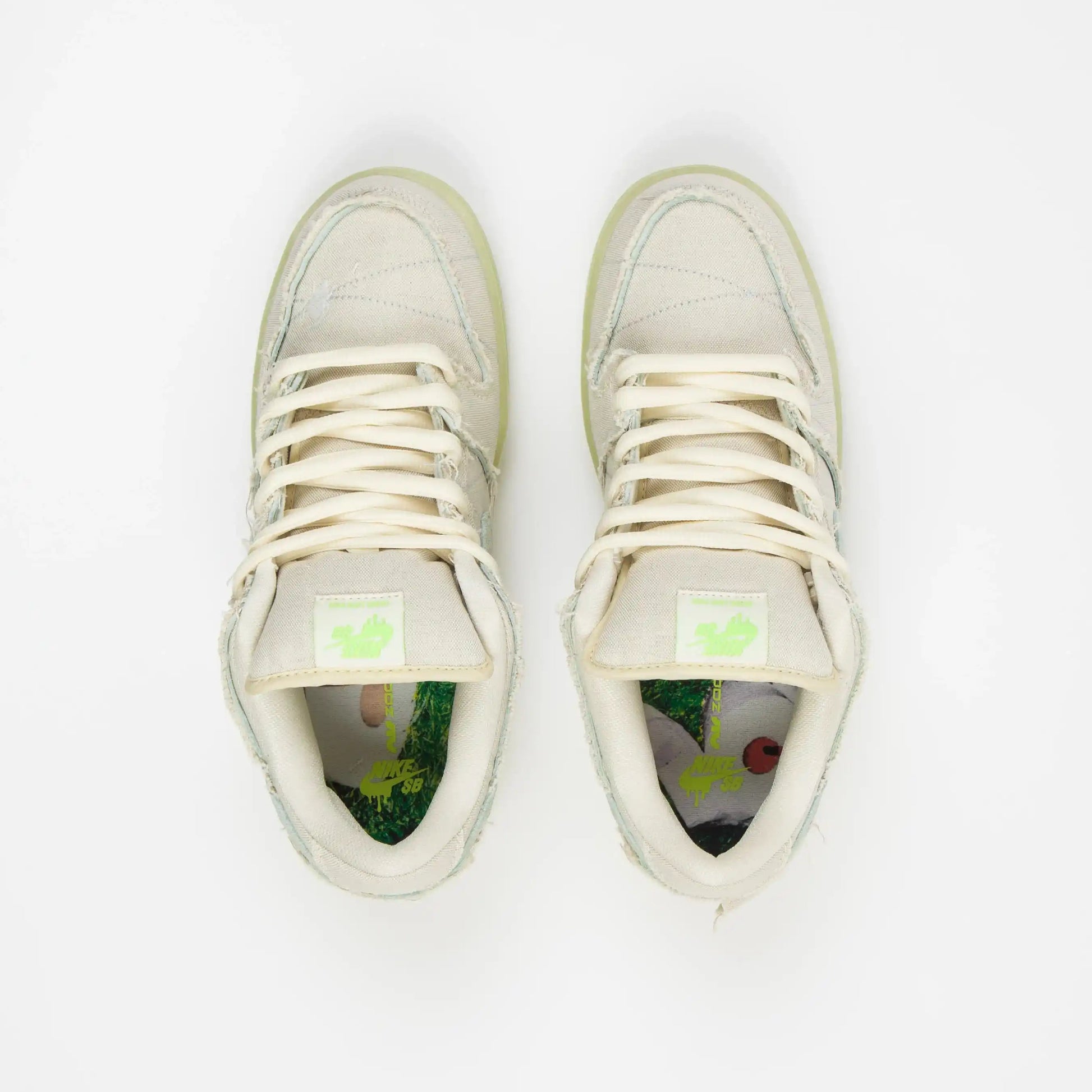 Tênis Bege Nike Dunk Low Mummy Visto Por Cima em detalhes