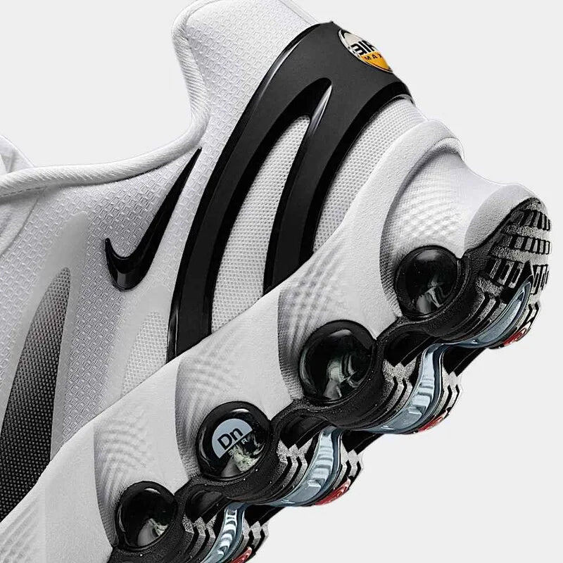 Tênis Branco com Preto Nike Air Max Dn8 Panda Parte Traseira em Detalhes
