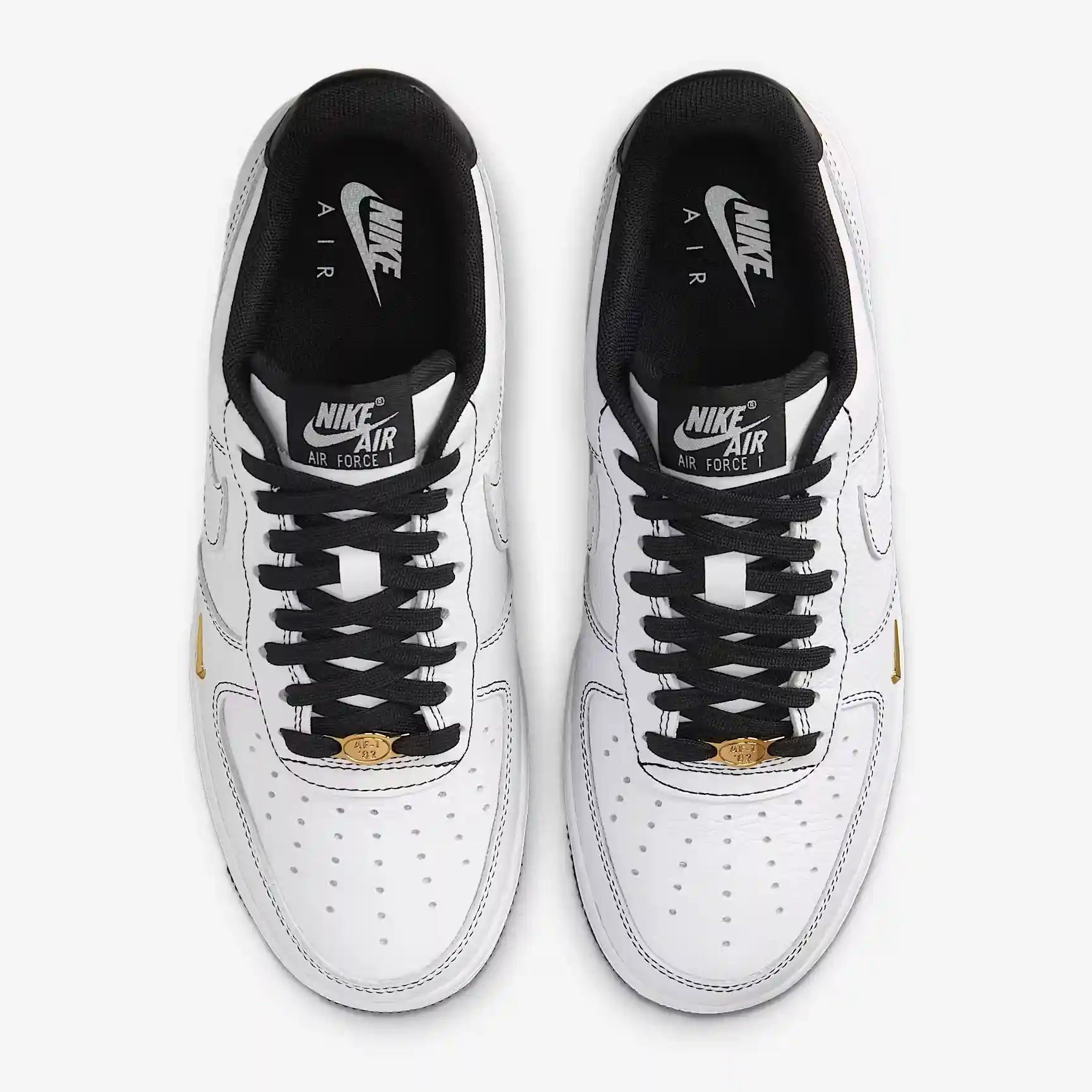Tênis Nike Branco e Preto com Mini Swoosh Metallic Gold Par Visto Por Cima