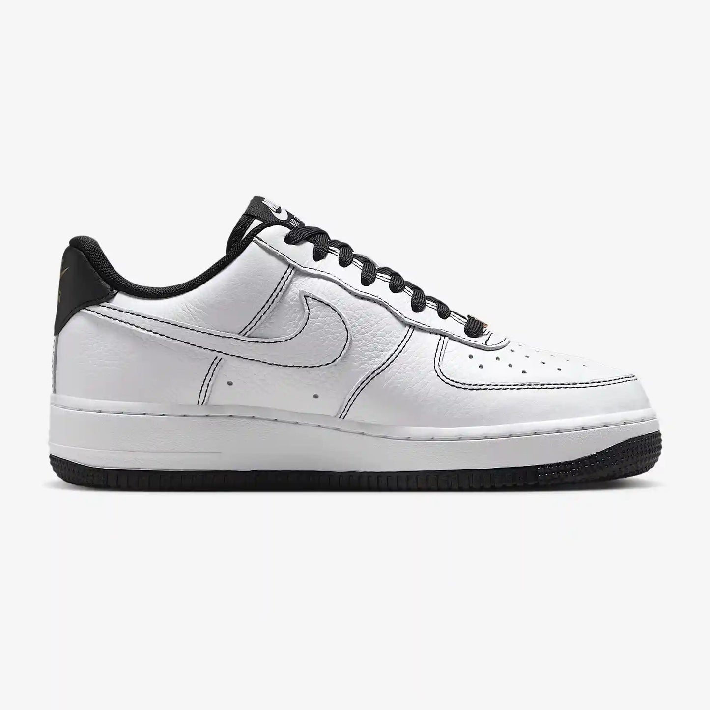 Tênis Nike Branco e Preto com Mini Swoosh Metallic Gold Parte Lateral Direita