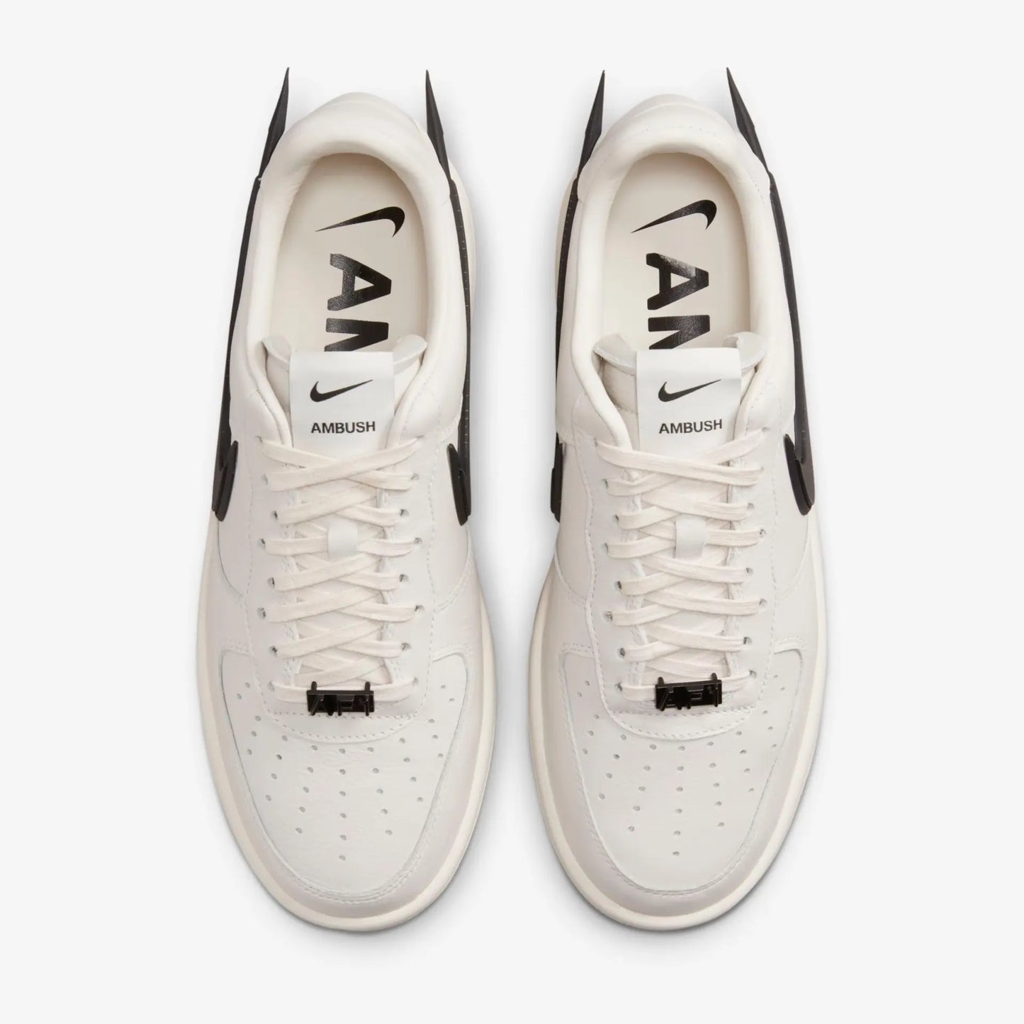 Tênis Branco Nike Air Force 1 Ambush Phantom Vista do Par por Cima