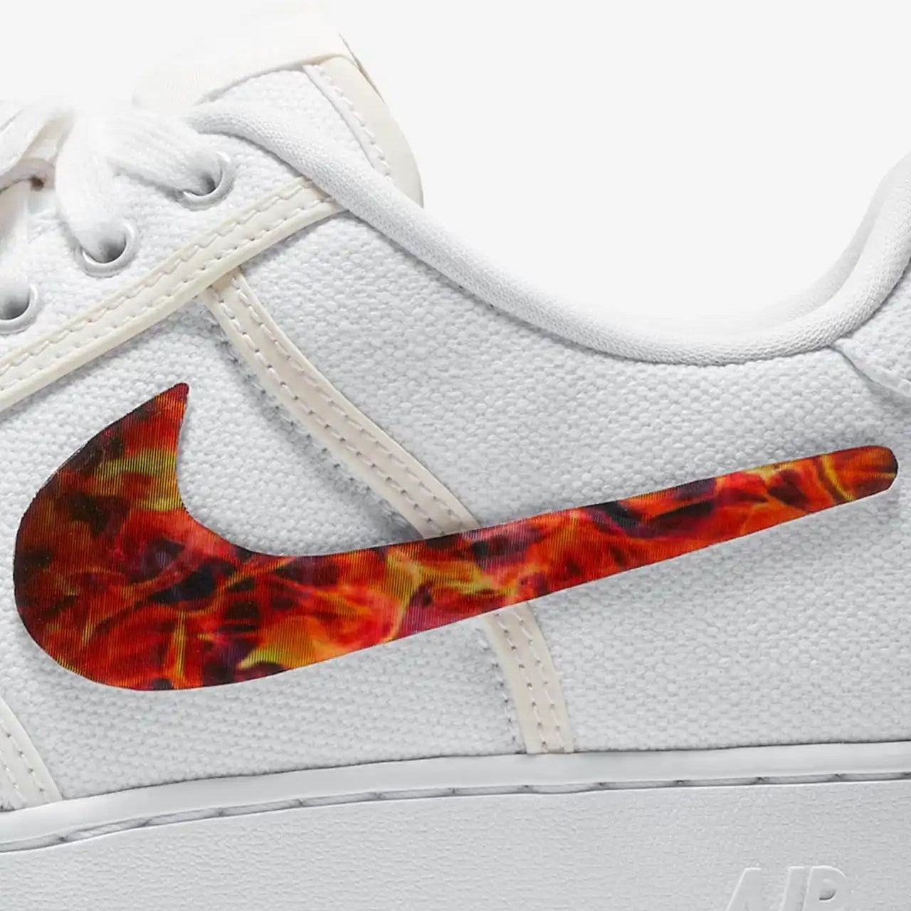 Tênis Branco Nike Air Force 1 Low Travis Scott Sail Swoosh Flamejante