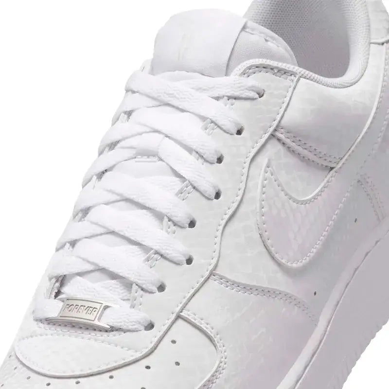 Tênis Branco Nike Air Force 1 Low Kobe Bryant White Parte Frontal em Detalhes