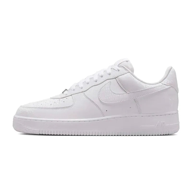 Tênis Branco Nike Air Force 1 Low Kobe Bryant White Parte Lateral Esquerda