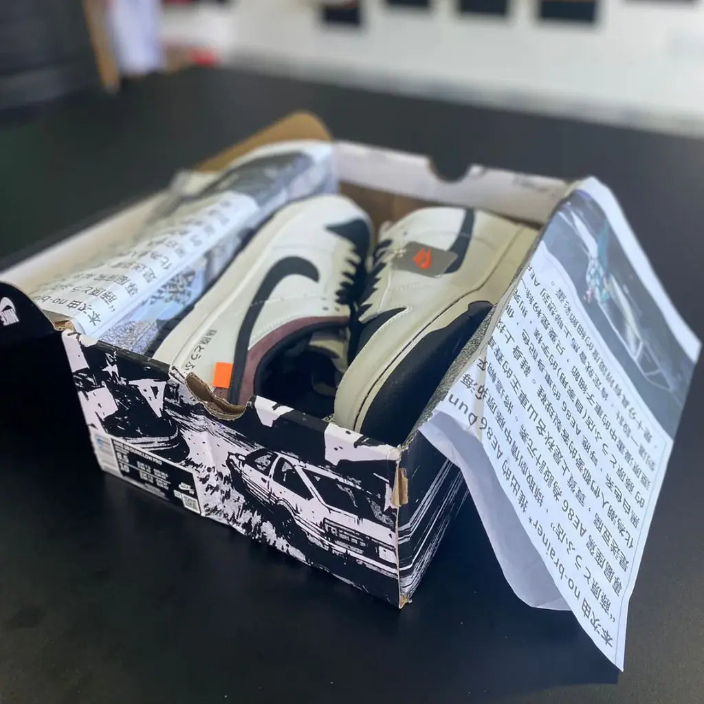 Tênis Branco Nike Dunk Low AE86 Dentro da Caixa em Detalhes