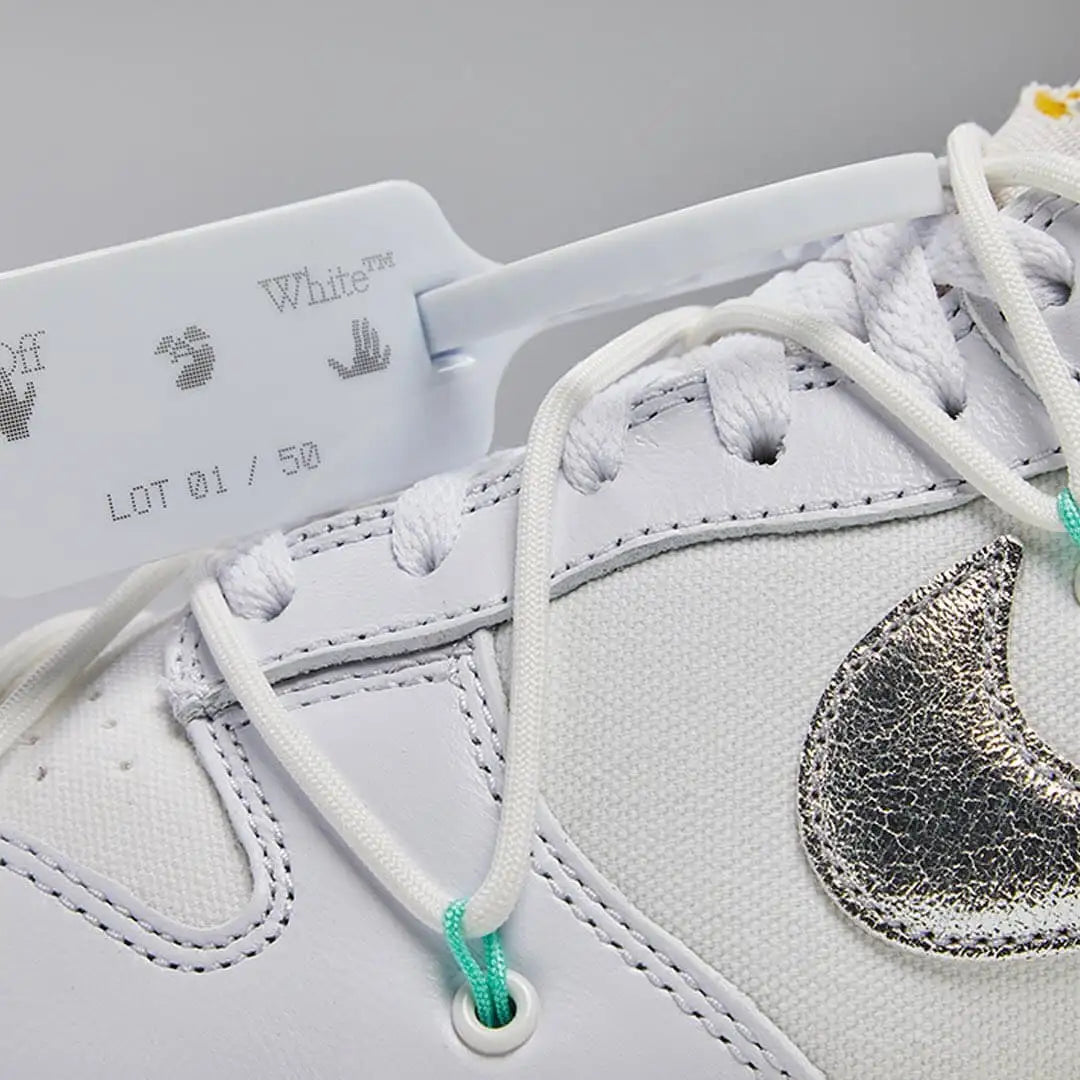 Tênis Branco Nike Dunk Low Off White 1:50 Mostrando o Lacre 1:50 Classico