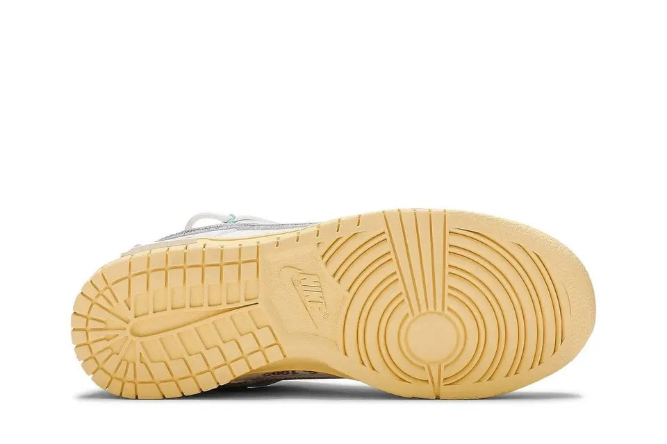 Tênis Branco Nike Dunk Low Off White 1:50 Parte do Solado Bege