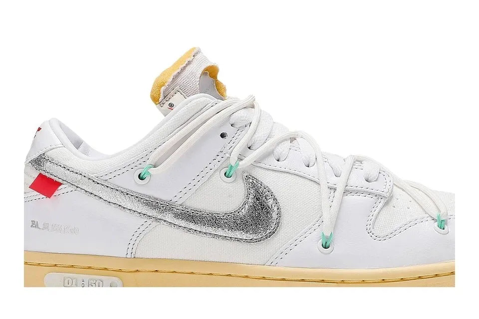 Tênis Branco Nike Dunk Low Off White 1:50 Zoom em Detalhe da Lateral Direita