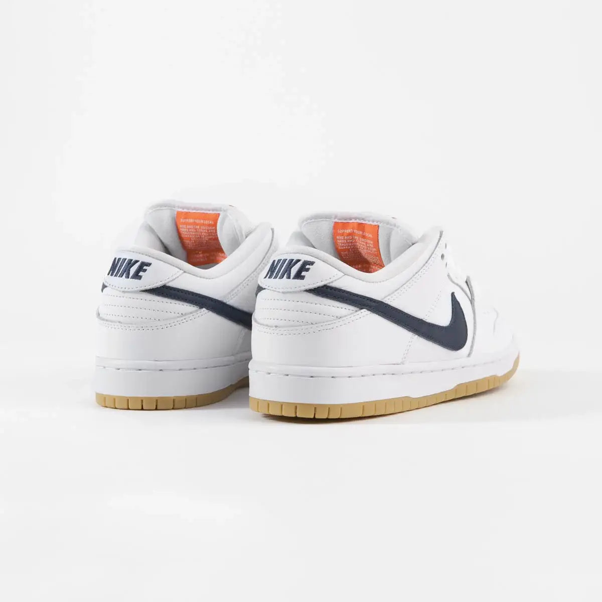 Tenis Nike Branco Dunk Low Sb Pro Orange Label White Navy Detalhes da Parte Traseira