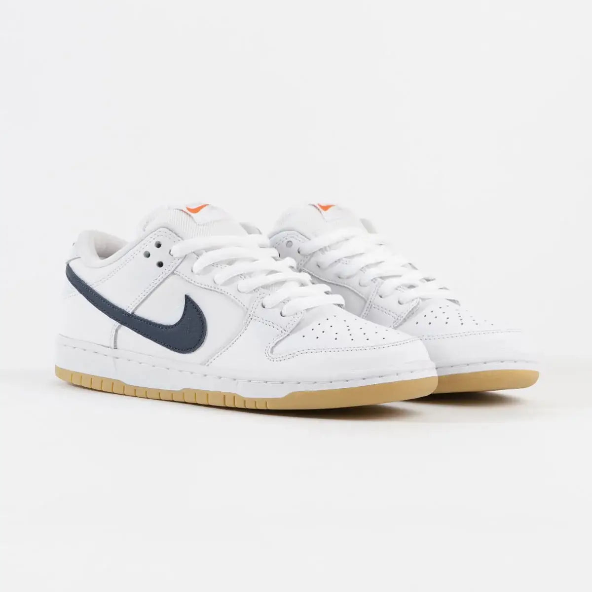 Tenis Nike Branco Dunk Low Sb Pro Orange Label White Navy Par Visto de Frente