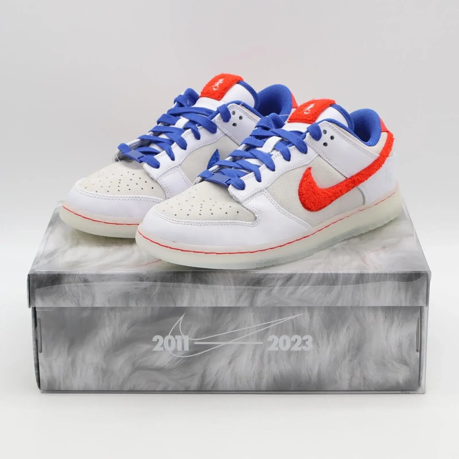 Tênis Branco Nike Dunk Low Year Of The Rabbit Visto em Cima da Caixa Especial Cinza