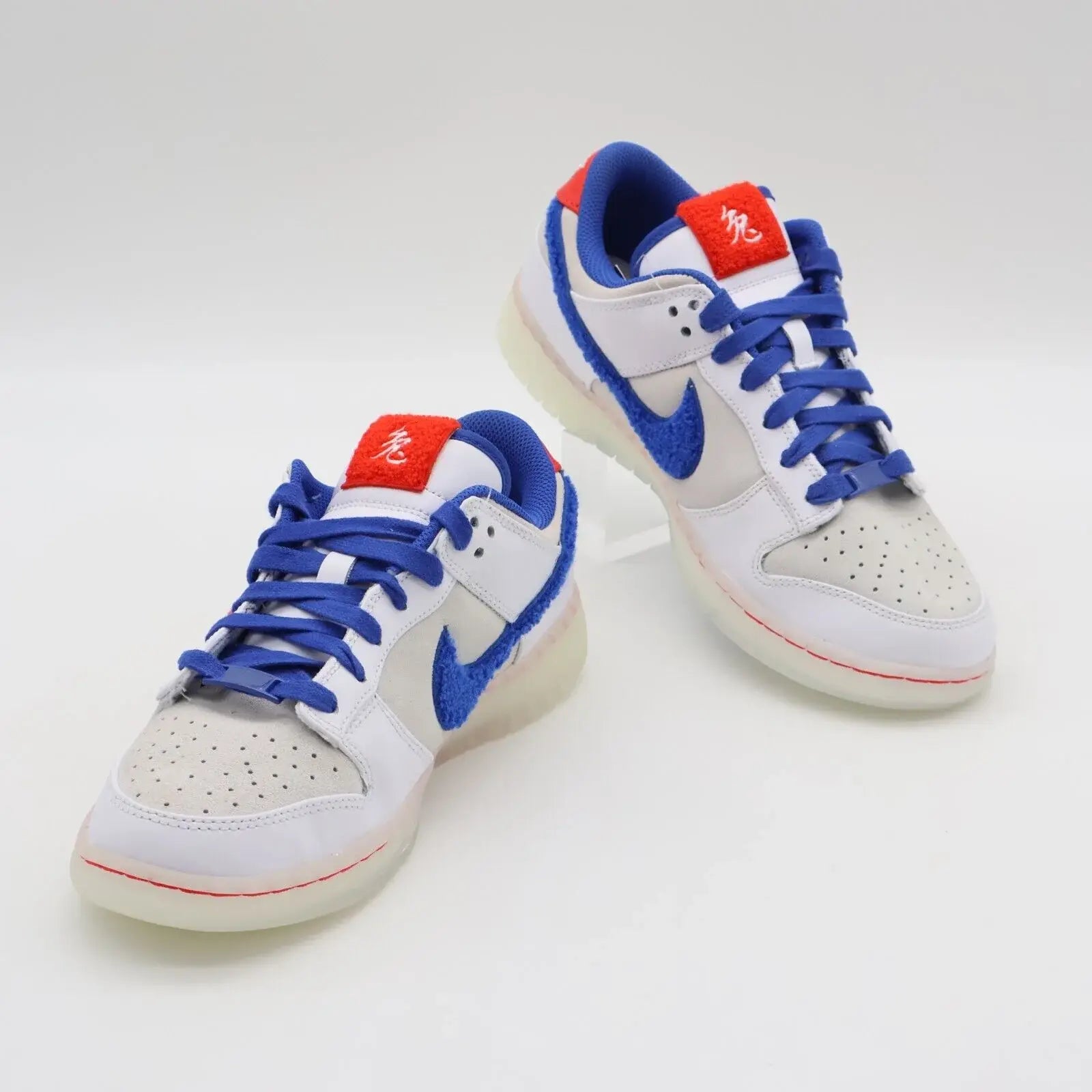 Tênis Branco Nike Dunk Low Year Of The Rabbit Par Visto de Frente
