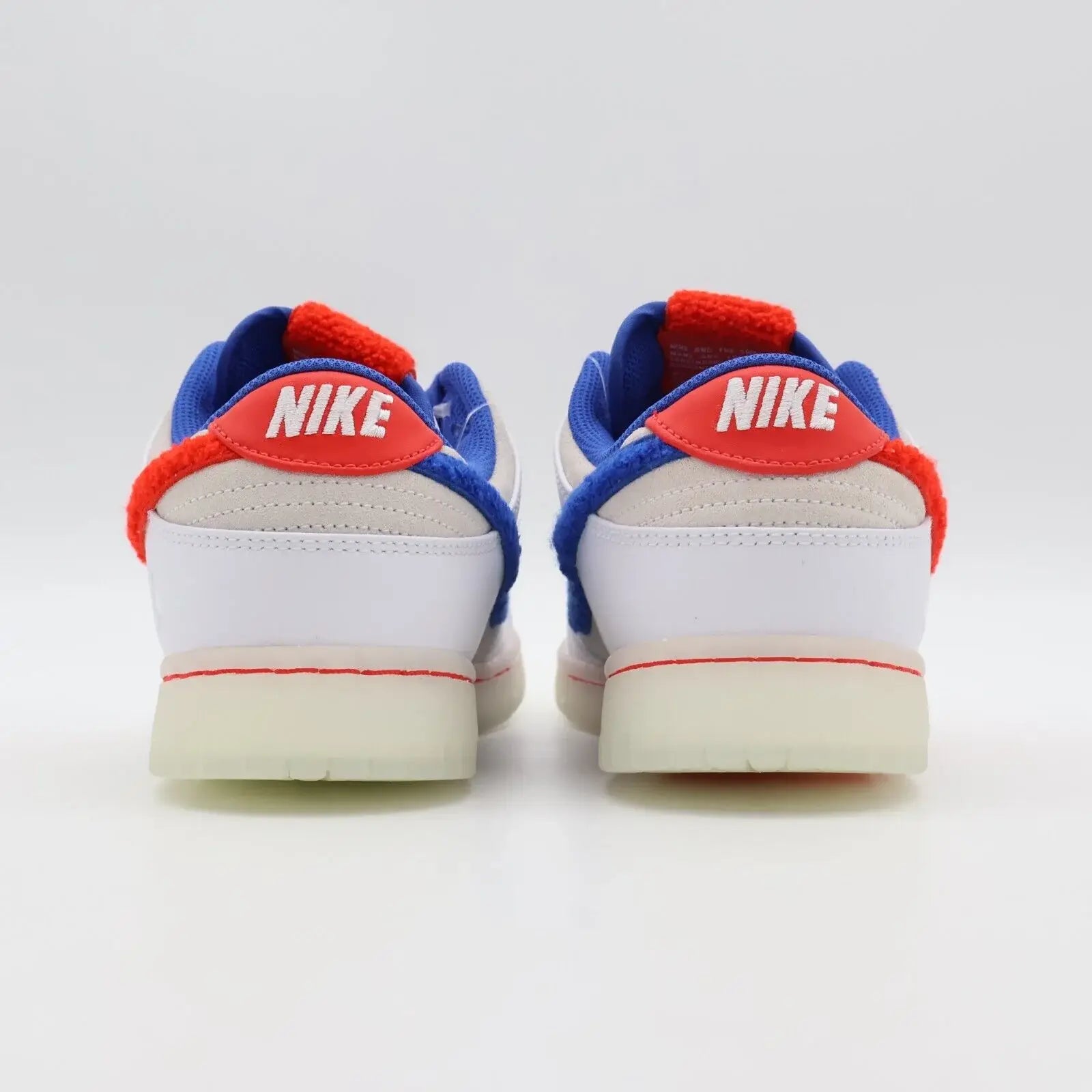 Tênis Branco Nike Dunk Low Year Of The Rabbit Vista da Parte Traseira em Detalhes