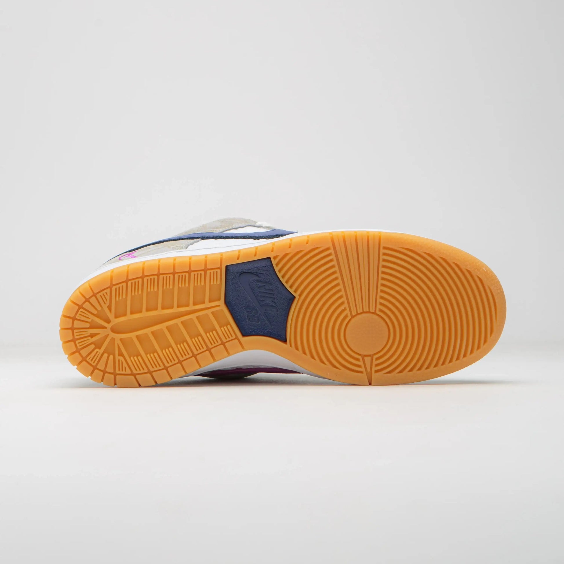 Tênis Branco Nike Sb Dunk Low Rayssa Leal Solado Bege com Nike Sb Azul