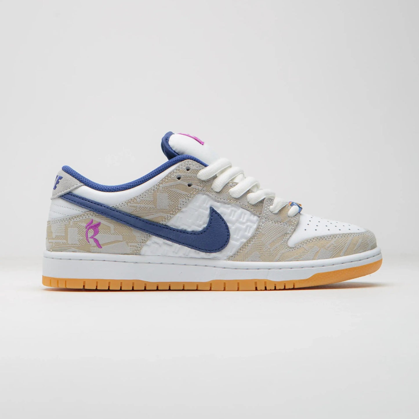 Tênis Branco Nike Sb Dunk Low Rayssa Leal Visto Pela Parte Direita