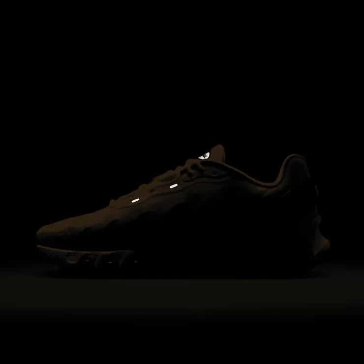 Tênis Laranja com Preto Nike Air Max Dn8 Laser Orange Black Parte de Lado Brilhando no Escuro