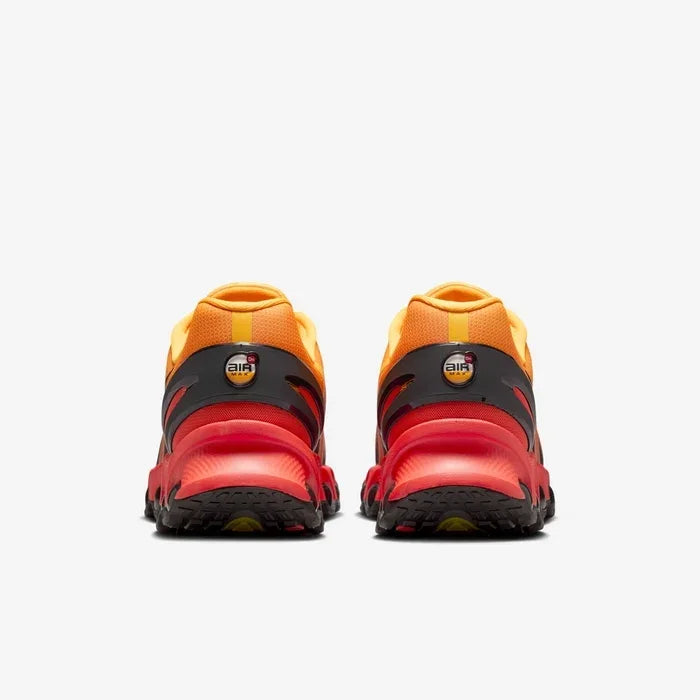Tênis Laranja com Preto Nike Air Max Dn8 Laser Orange Black Parte Traseira