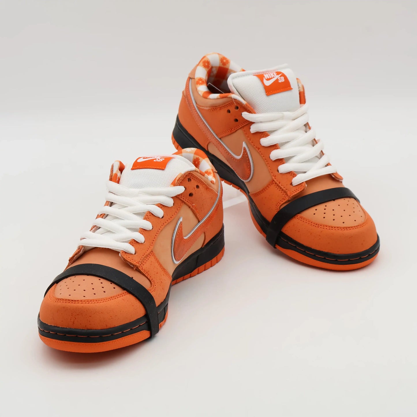 Tênis Laranja Nike Dunk Low Concepts Orange Lobster Par Visto de Frente