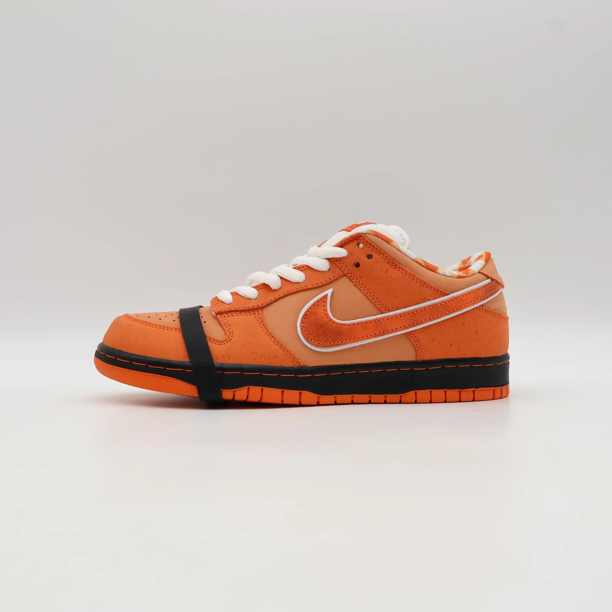 Tênis Laranja Nike Dunk Low Concepts Orange Lobster Visto pelo Lado Direito