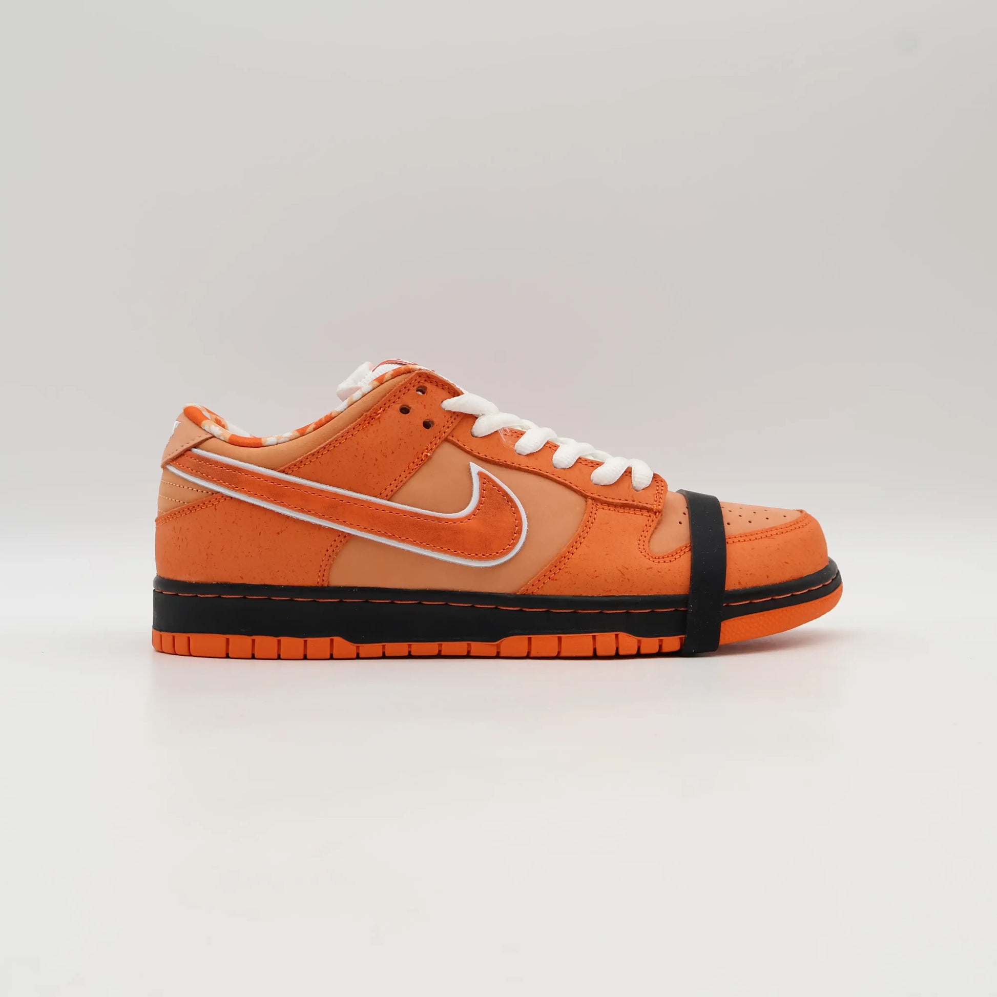 Tênis Laranja Nike Dunk Low Concepts Orange Lobster Visto pelo Lado Esquerdo