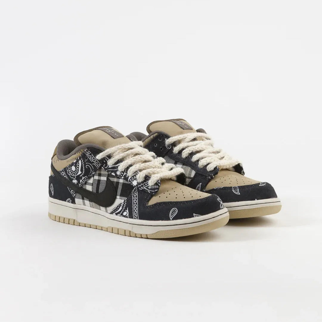 Tênis Nike Dunk Travis Scott Par Visto de Frente