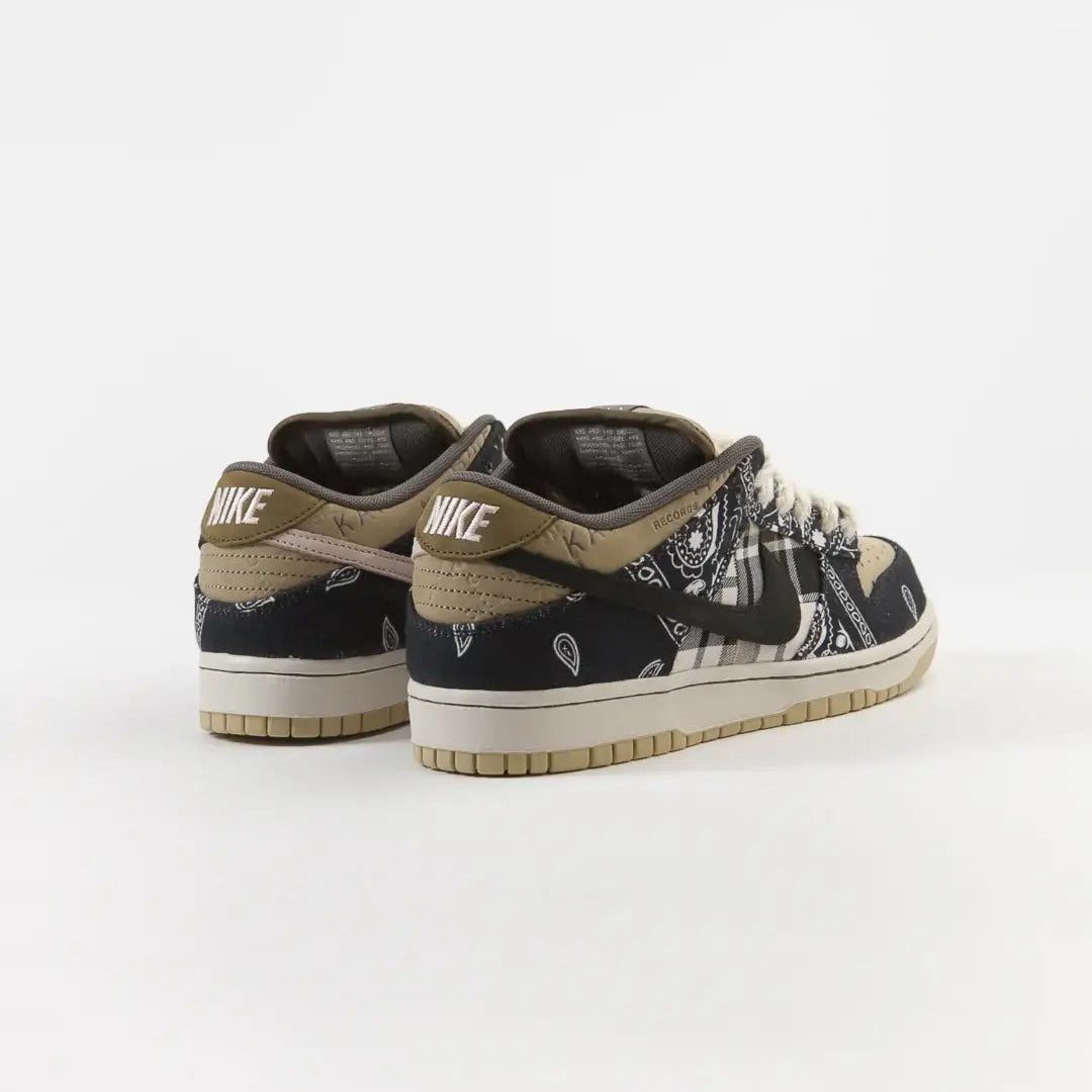 Tênis Nike Dunk Travis Scott Visto em Detalhes pela Parte Traseira