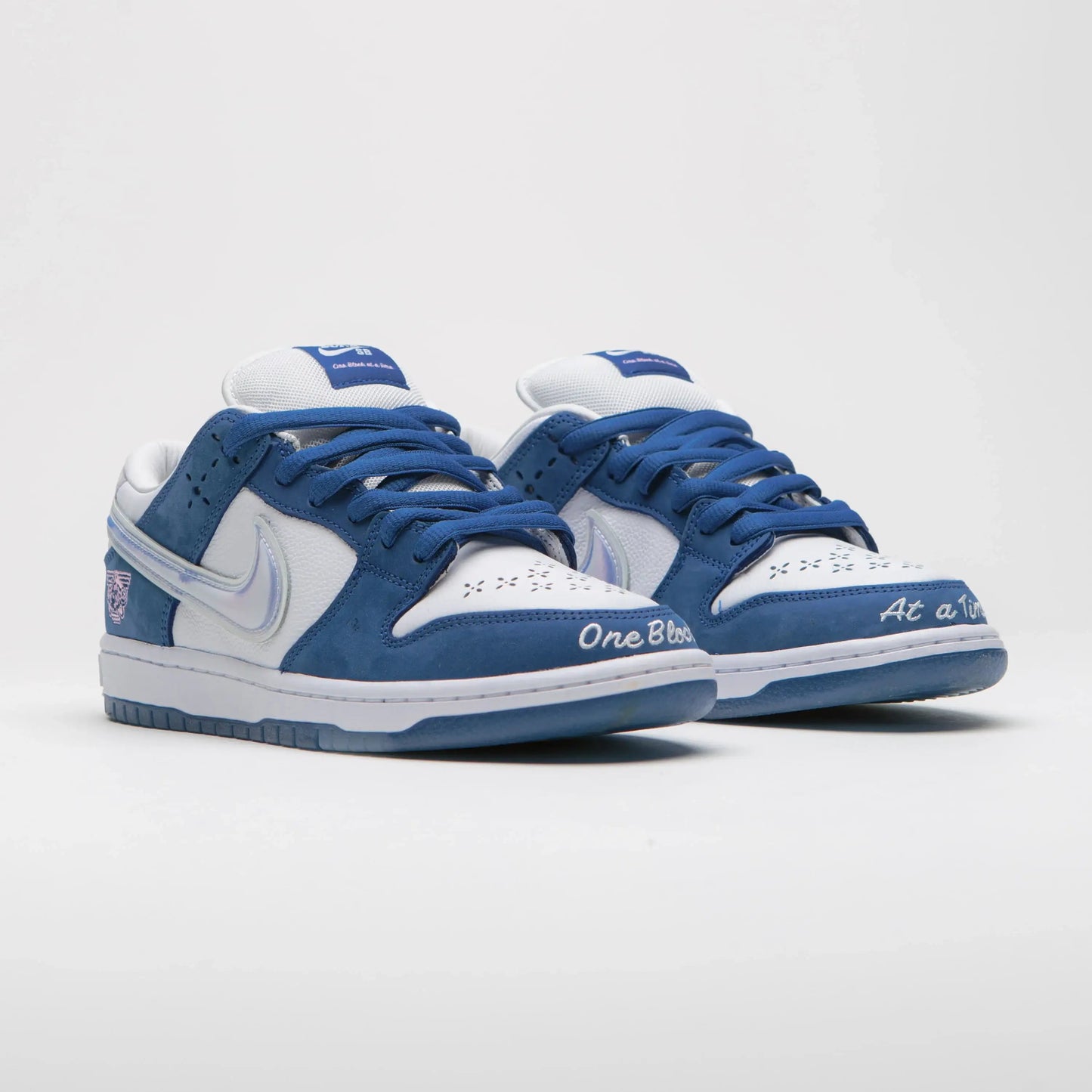 Tênis Nike Azul Dunk Low Born x Raised Block At a Time Visto de Frente