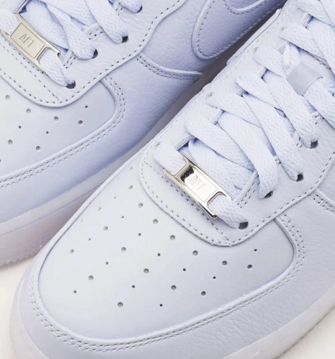 Tênis Nike Roxo Air Force 1 Low x Drake Nocta Palest Purple Par Visto pela Parte Frontal