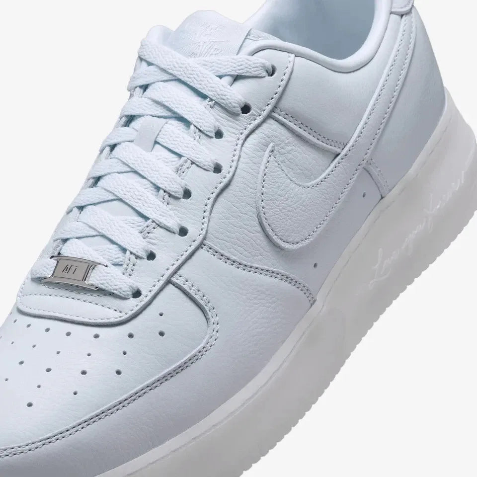 Tênis Nike Roxo Air Force 1 Low x Drake Nocta Palest Purple Parte Frontal em Detalhes
