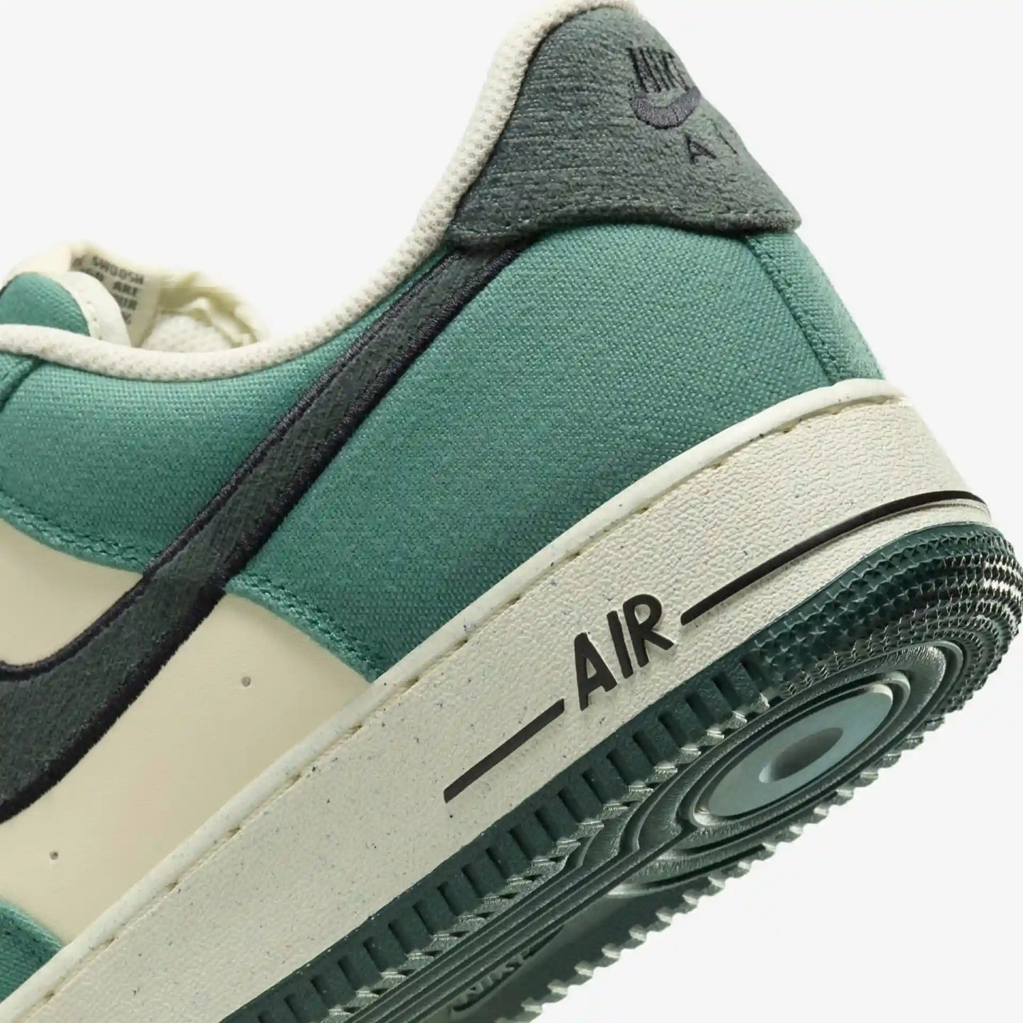 Tênis Nike Verde Masculino Air Force 1 Low Notebook Doodle Parte Traseira em Detalhes