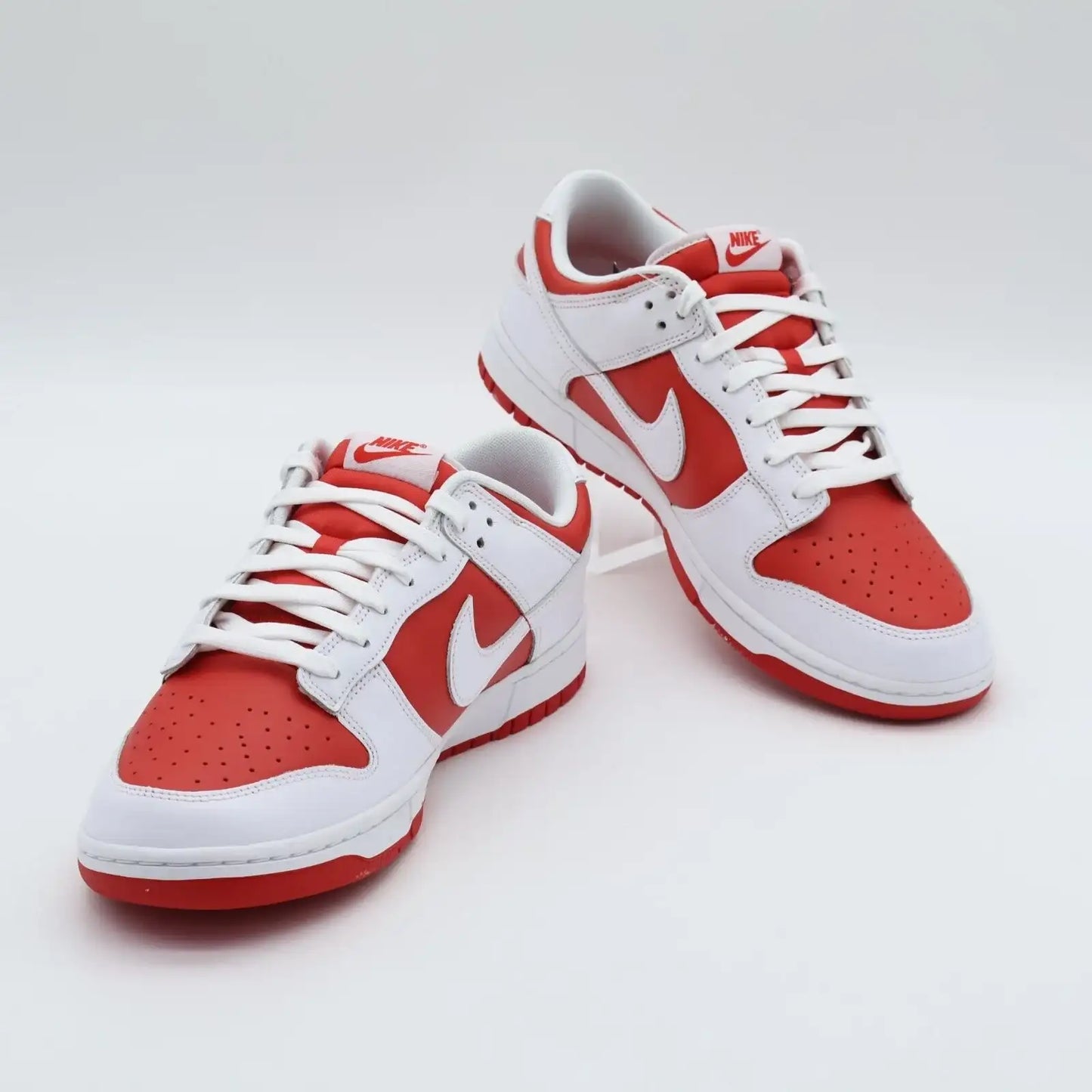 Tênis Nike Dunk Championship Red Par Visto de Frente