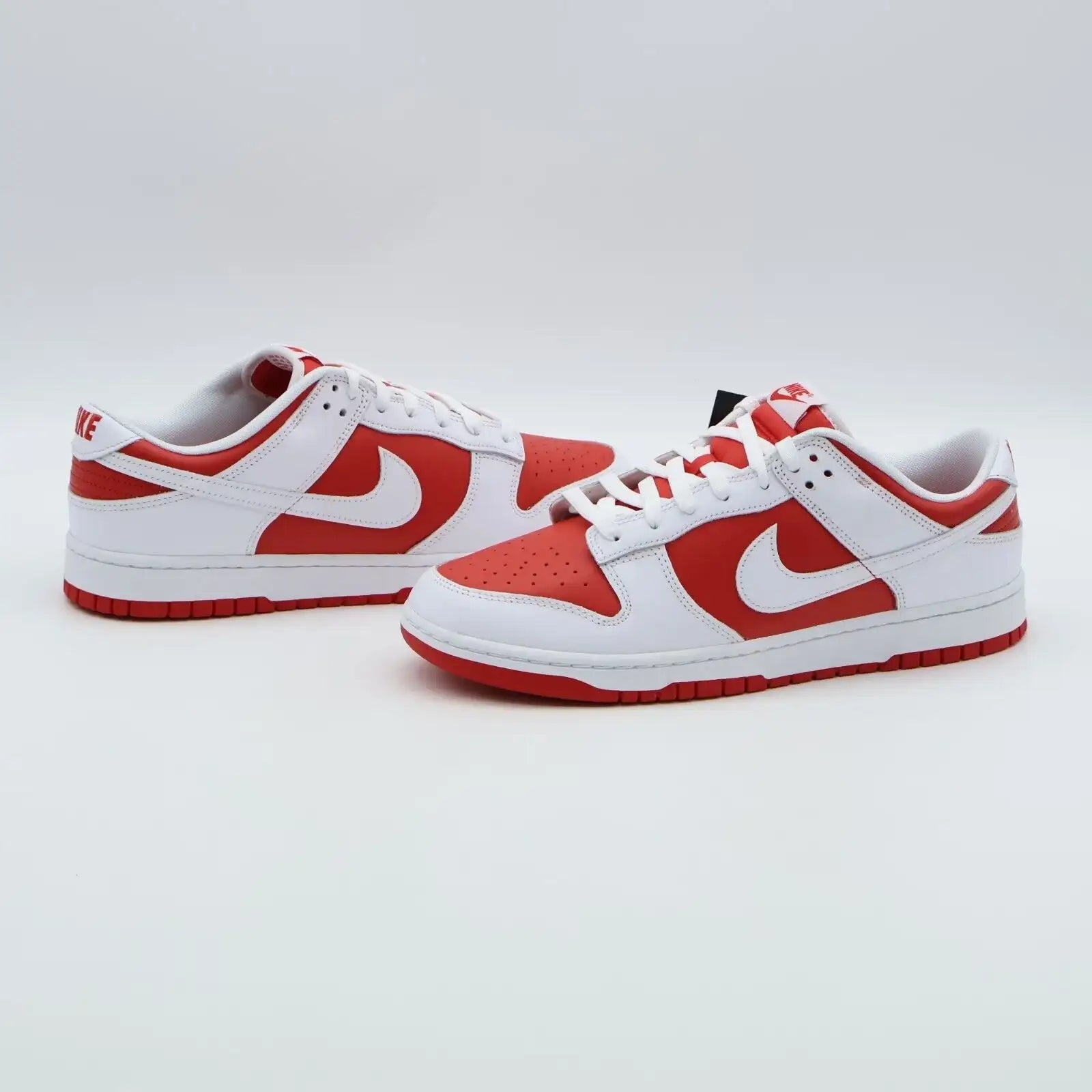 Tênis Nike Dunk Championship Red Visto de Lado