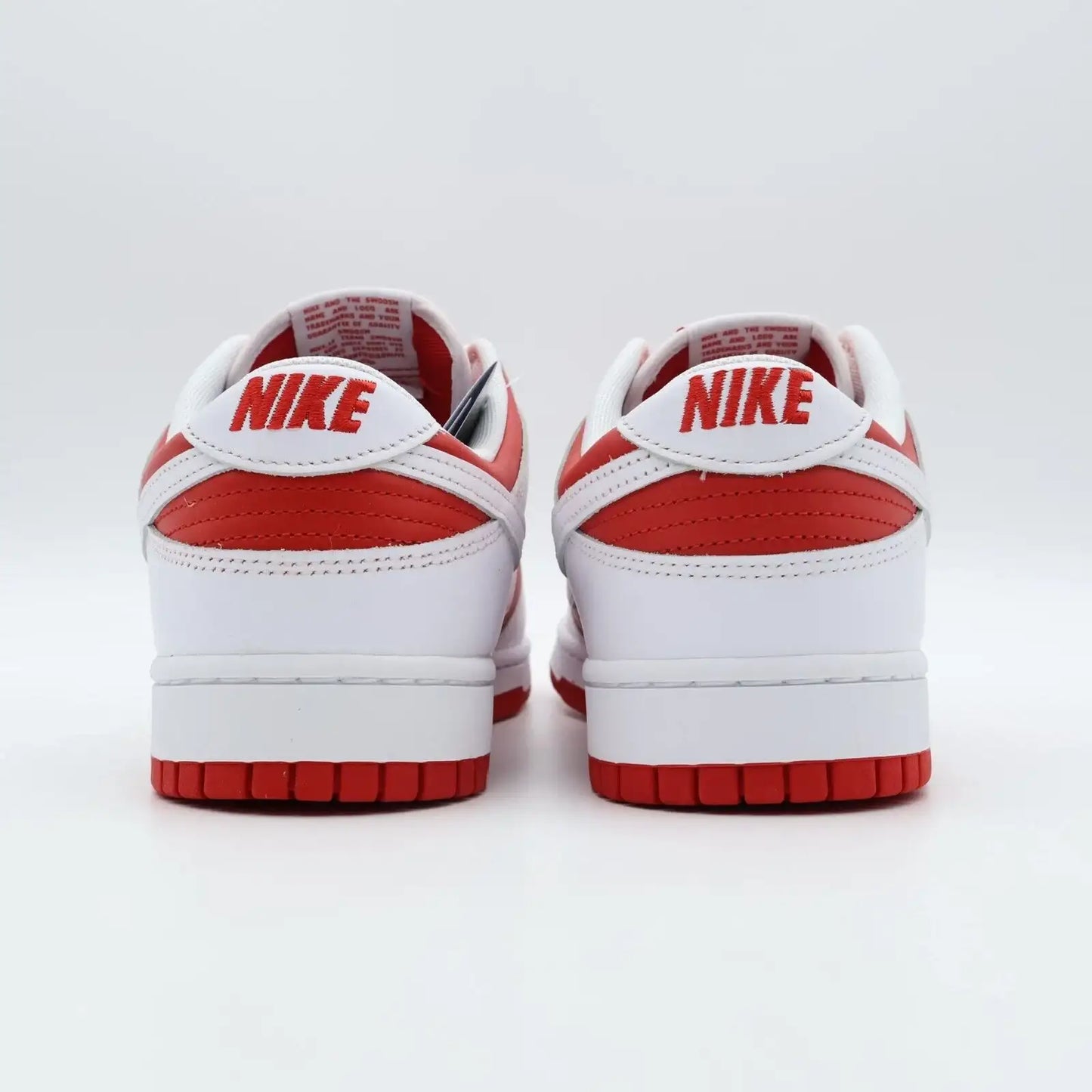 Tênis Nike Dunk Championship Red Vista da Parte Traseira