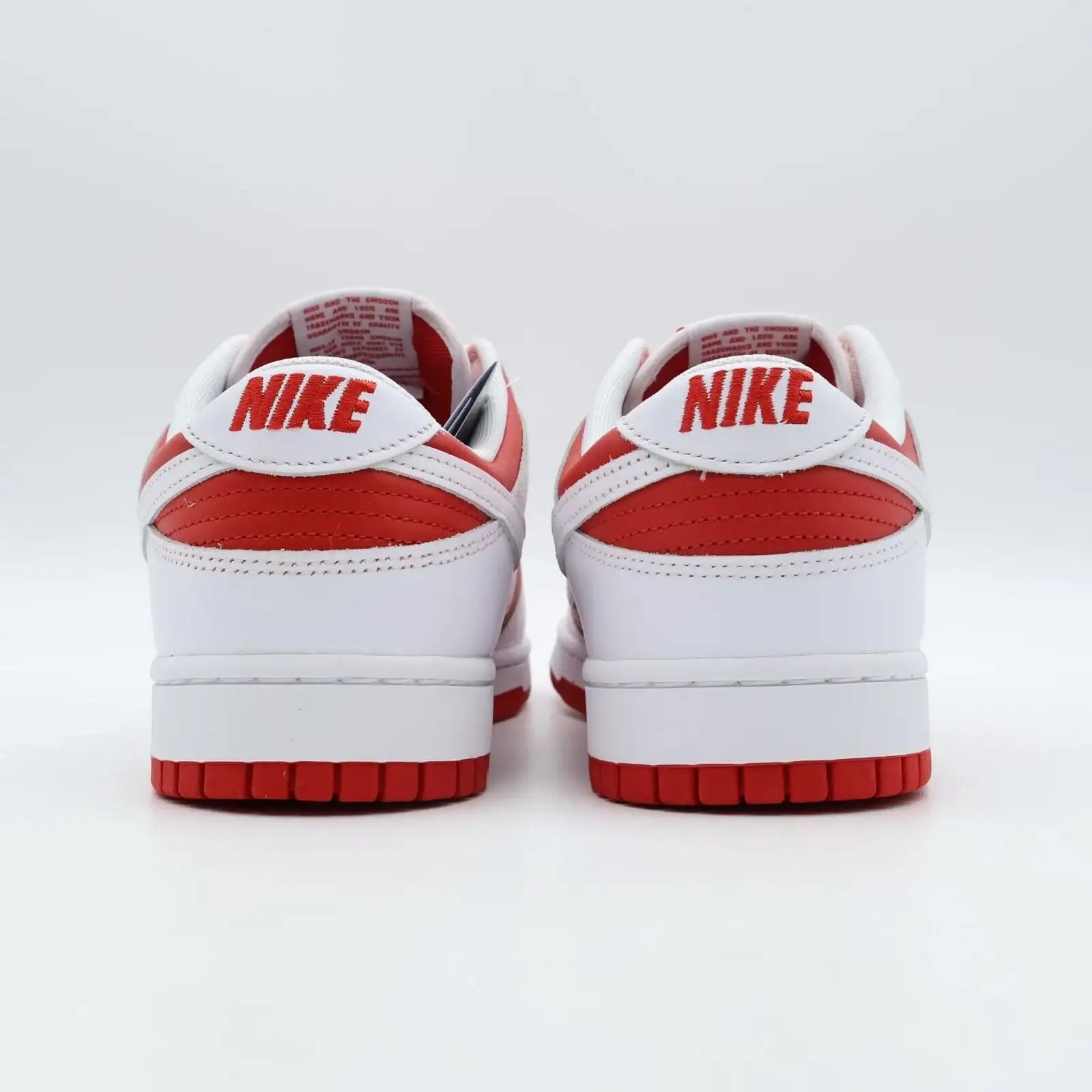 Tênis Nike Dunk Championship Red Vista da Parte Traseira