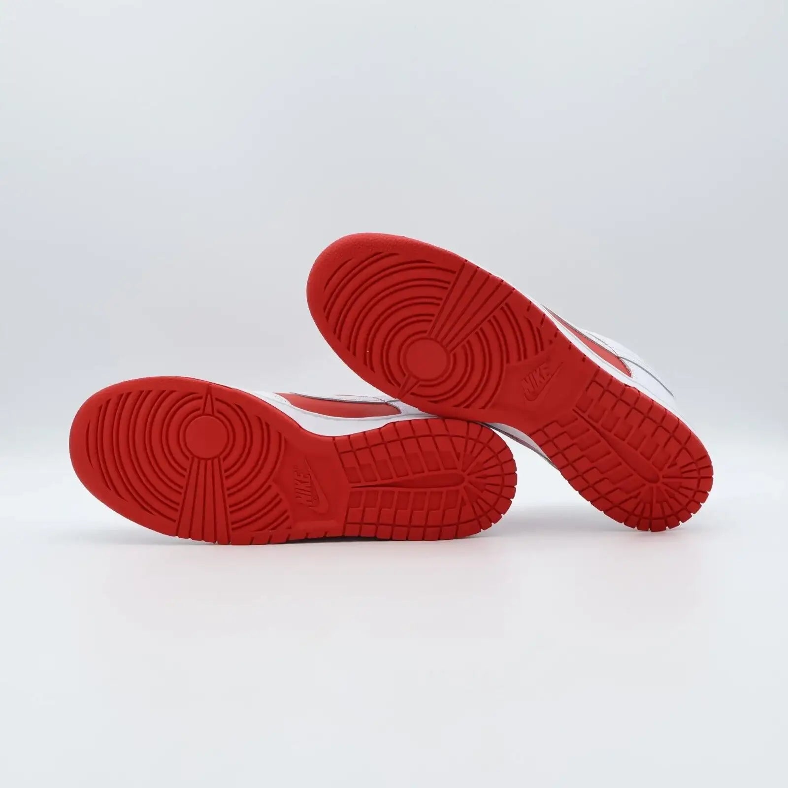 Tênis Nike Dunk Championship Red Vista do Solado Vermelho