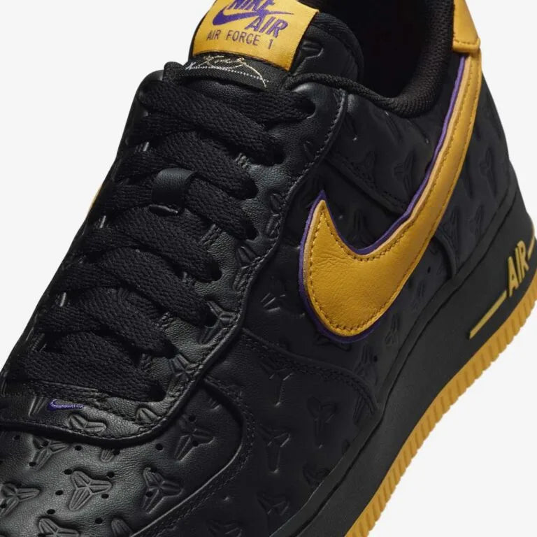 Tênis Preto com Amarelo Nike Air Force 1 Low Lakers Away Parte Frontal em Detalhes