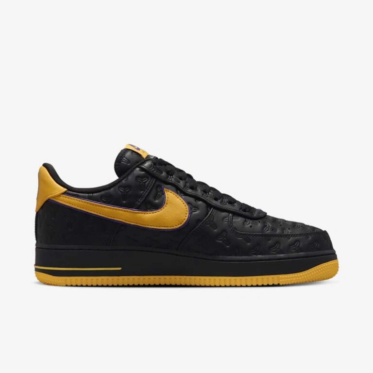 Tênis Preto com Amarelo Nike Air Force 1 Low Lakers Away Parte Lateral Direita