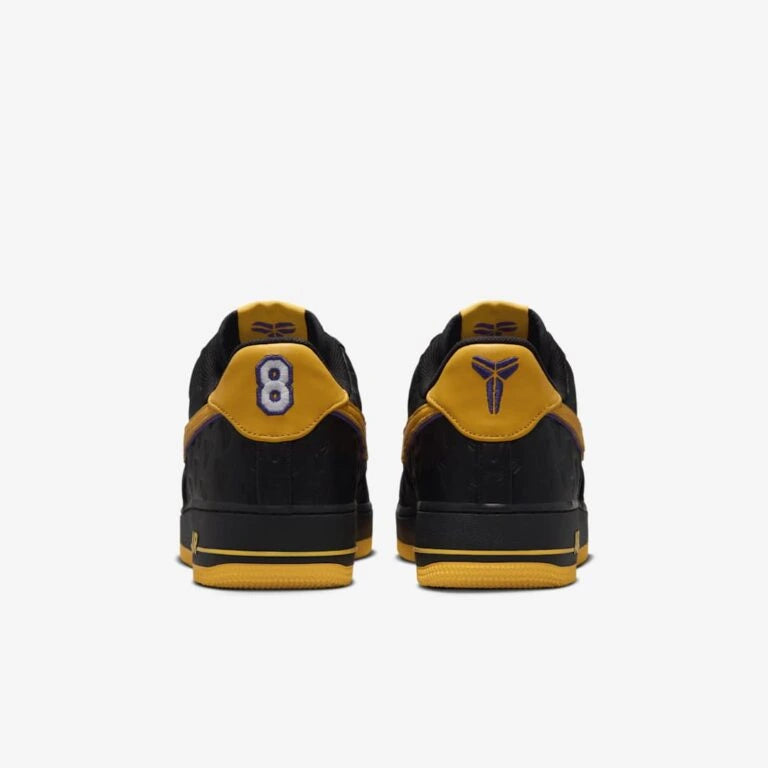 Tênis Preto com Amarelo Nike Air Force 1 Low Lakers Away Parte Traseira