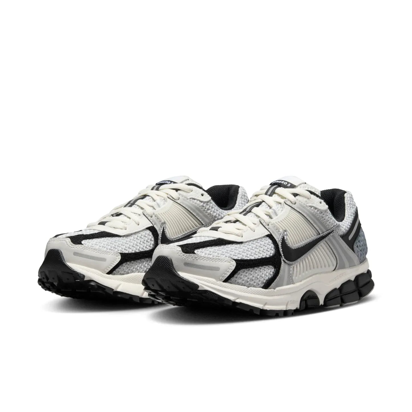Tênis Branco com Preto Nike Zoom Vomero 5 Photon Dust Black Par Visto de Frente
